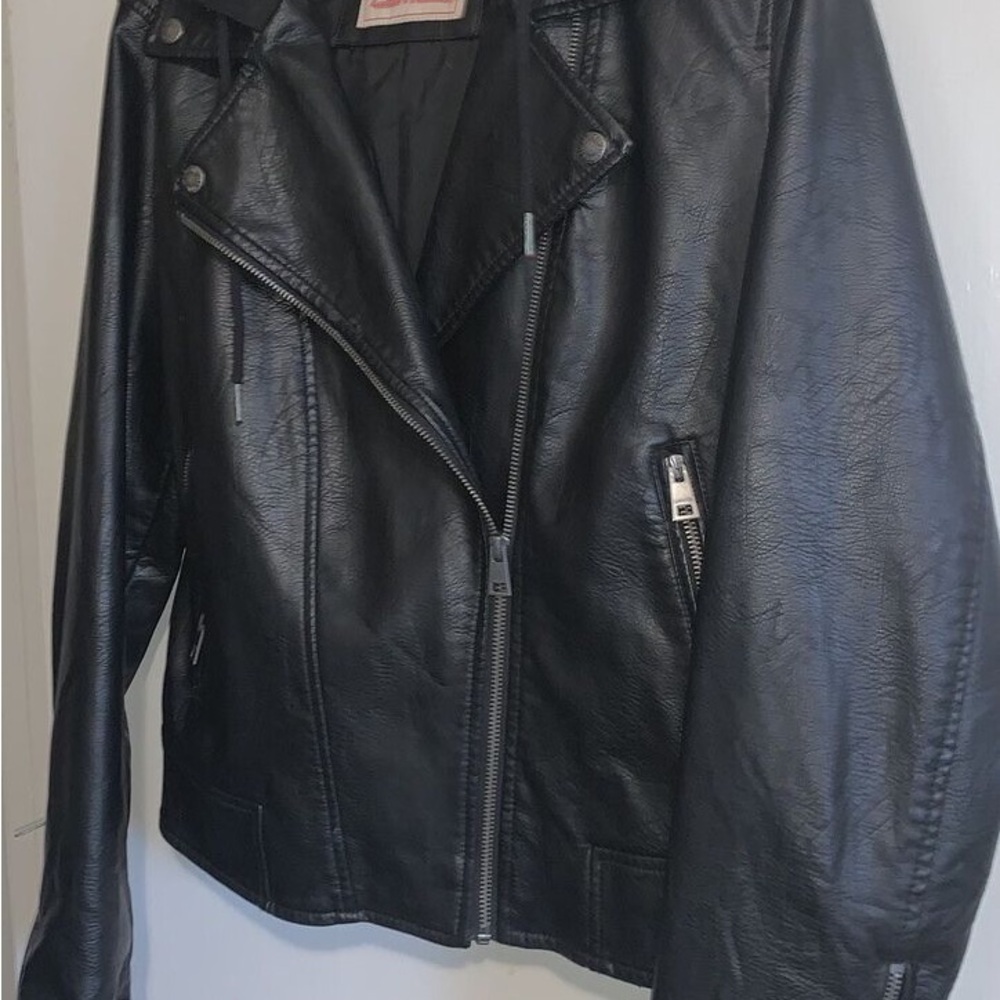 Levi Strauss Black Faux Leather Jacket - Picture 5 of 11